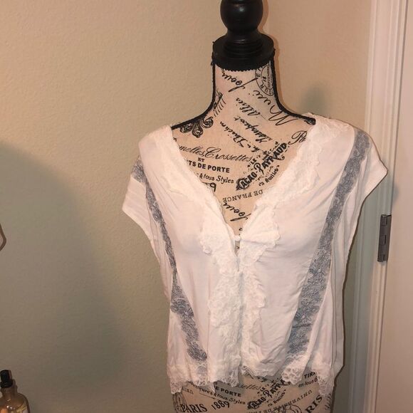 POL Shirt | Cropped Lace Shirt 🌸 - Picture 2 of 9